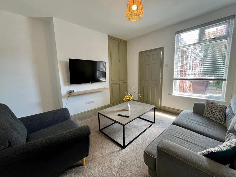 Sausthorpe St // 3 Bed // JUNE 2026 - Image 6